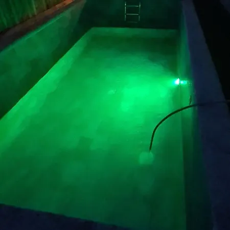 Au Calme Avec Piscine *