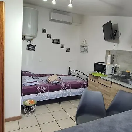 Apartment Au Calme Avec Piscine